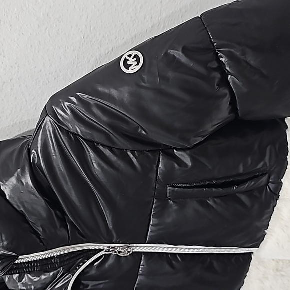 Michael Kors Puffer Hooded Jacket Girls Size 5/6 NWT Black white fux fur. - Picture 3 of 10